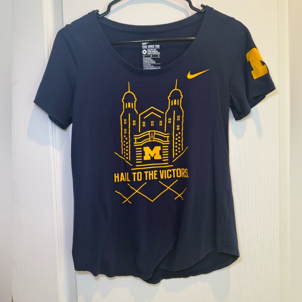Nike U of M Michigan hail to the victors t shirt medium